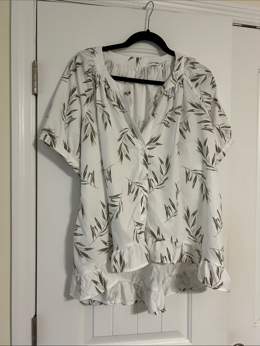 Amazon White Button-Front Blouse and Short Set with Olive Leaf Print